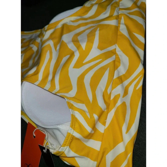 Freely Women's Medium Yellow Knotted High Neck Midkini Swim Top (AH) - Picture 5 of 6